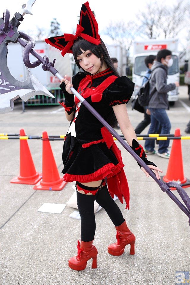 leyu团队_光脚导游感动网友:把鞋借给游客 自己光脚爬山(图3) leyu部门